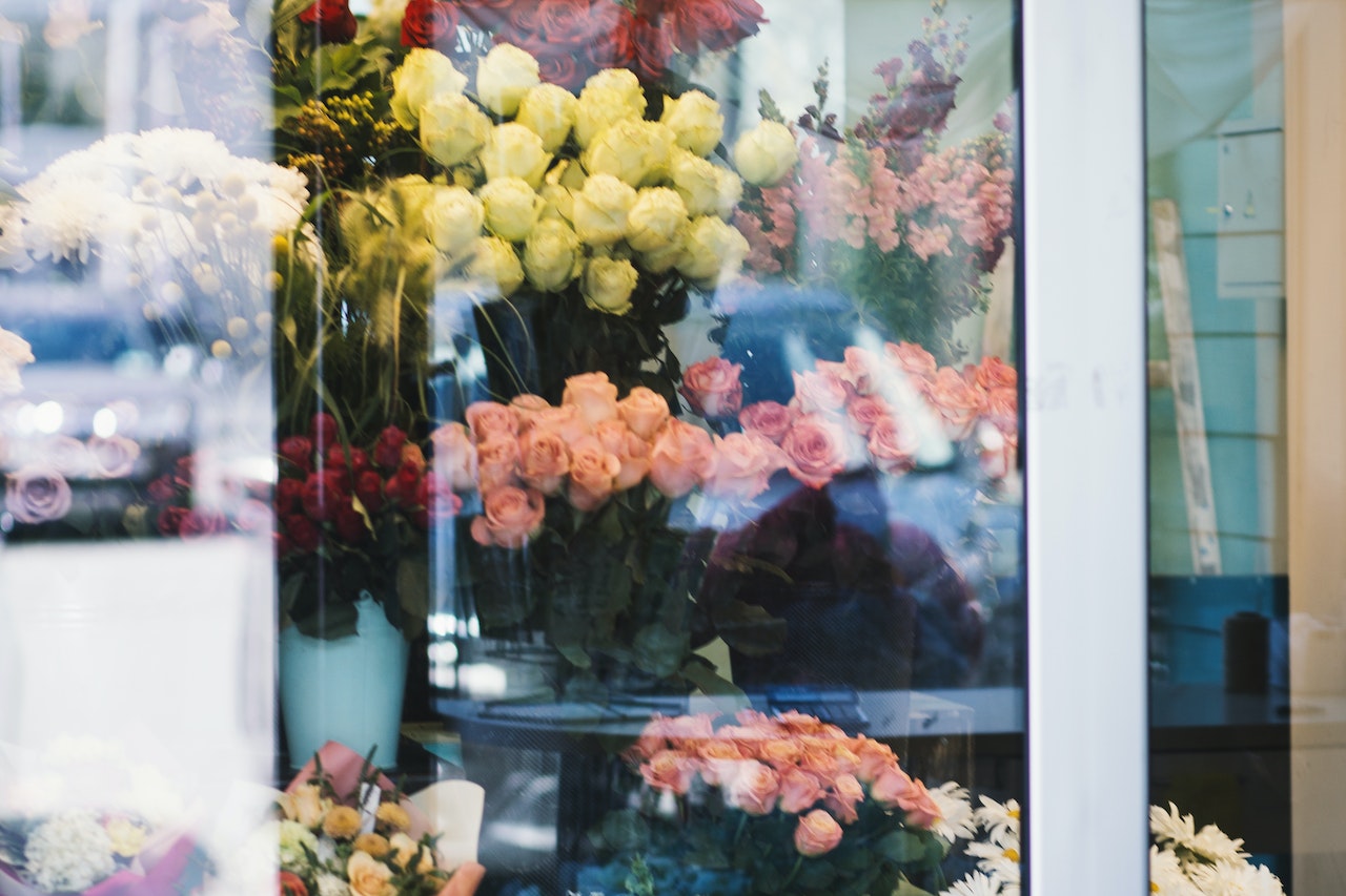Hurtownia kwiatów – jak wybrać sztuczne kwiaty?